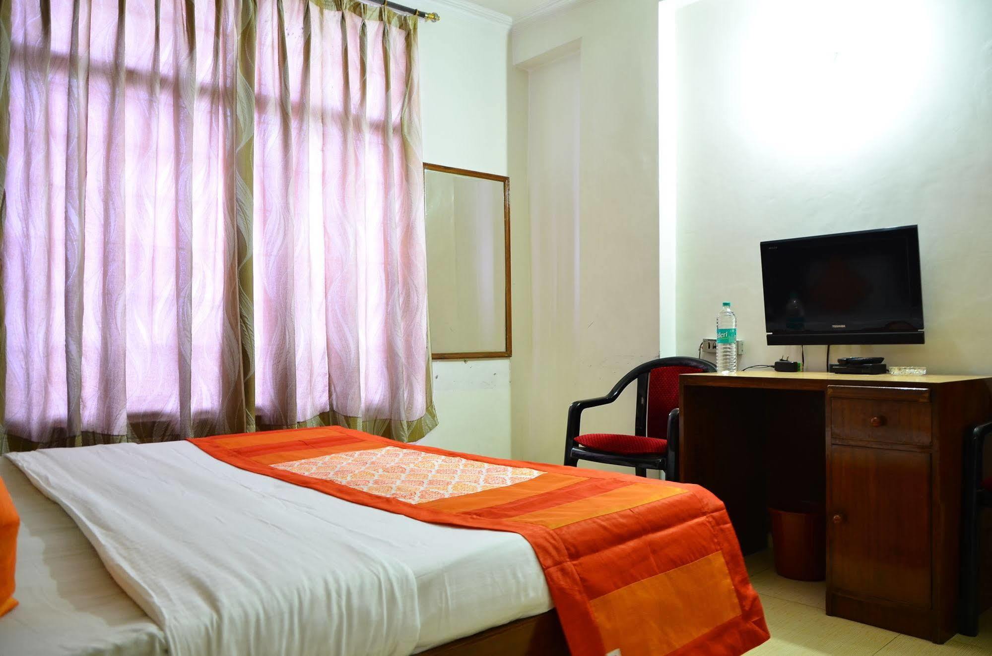 ניו דלהי Airport Hotel Paradise International מראה חיצוני תמונה