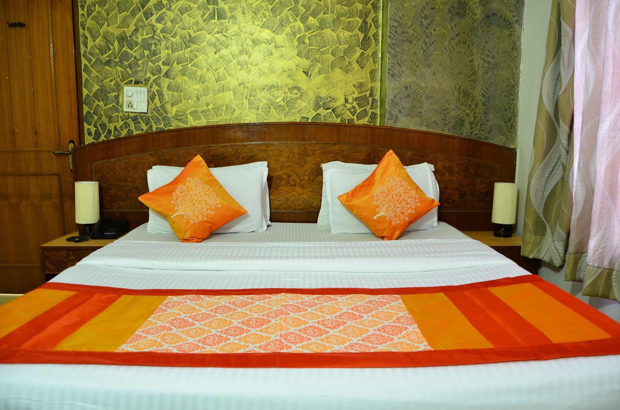 ניו דלהי Airport Hotel Paradise International מראה חיצוני תמונה